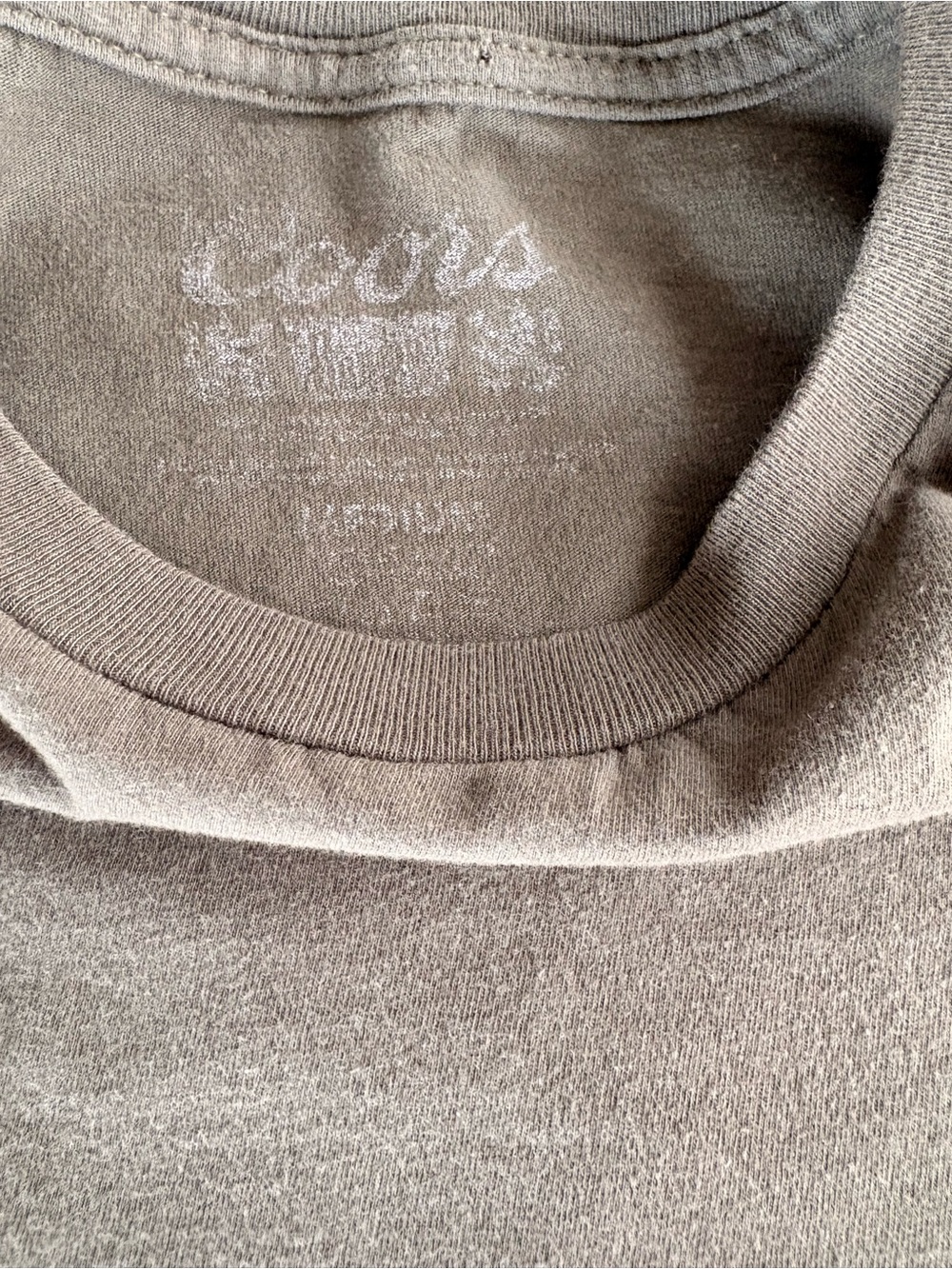 🌸Olive Green Short Sleeve Crewneck Tee🌸 - Picture 4 of 5